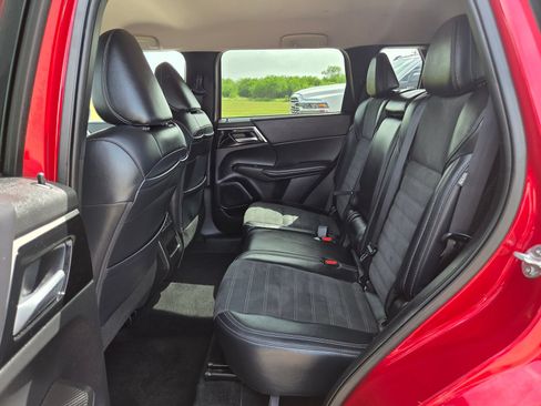 Used 2024 Mitsubishi Outlander SE Black Edition AWD/4WD image 14