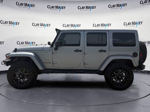 Used 2018 Jeep Wrangler Unlimited Sahara w/ Connectivity Group image 2
