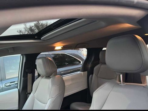 Used 2025 Toyota Sienna XLE image 8