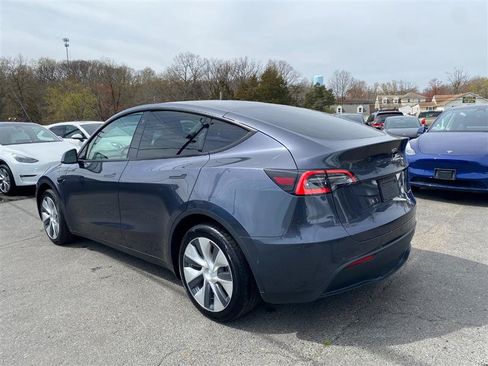 Used 2024 Tesla Model Y Long Range AWD/4WD image 3