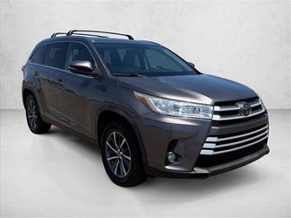 Used 2019 Toyota Highlander XLE FWD video 3