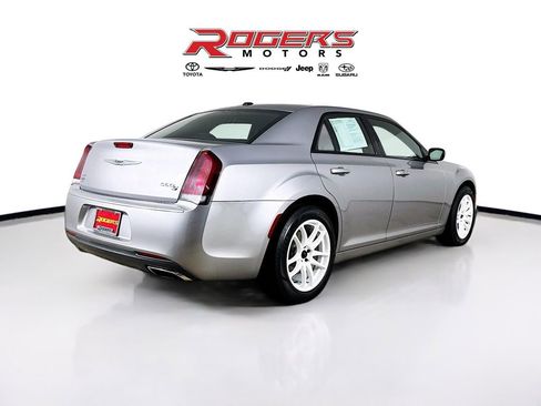 Used 2016 Chrysler 300 S image 8