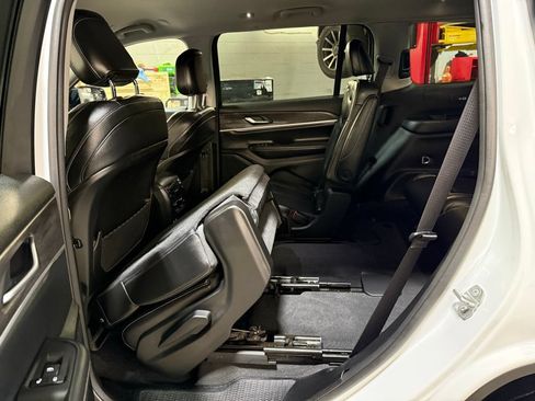 Used 2023 Jeep Grand Cherokee L Limited w/ Black Appearance Package AWD/4WD image 23