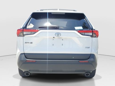 Used 2024 Toyota RAV4 XLE w/ Convenience Package FWD image 5