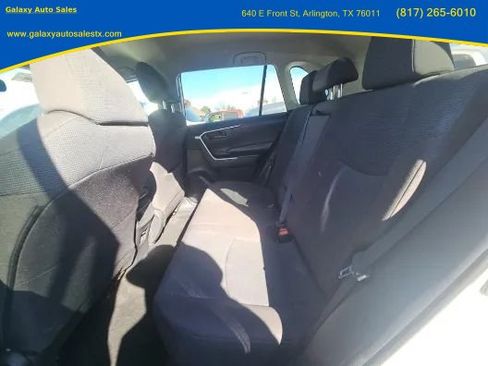 Used 2020 Toyota RAV4 LE FWD image 10