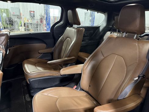 Used 2020 Chrysler Pacifica Limited w/ Advanced Safetytec Group image 7