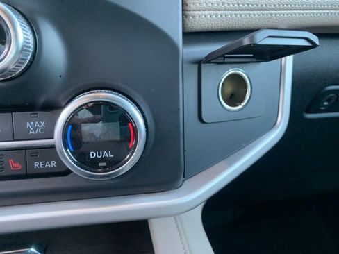 Used 2024 Ford Expedition Limited image 19