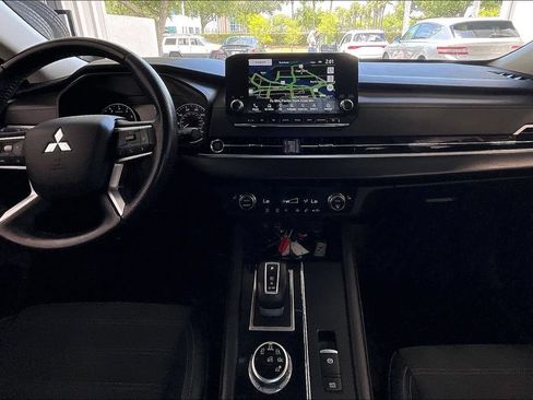 Used 2024 Mitsubishi Outlander SE FWD image 6
