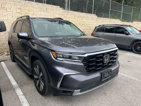 Used 2024 Honda Pilot Touring image 2