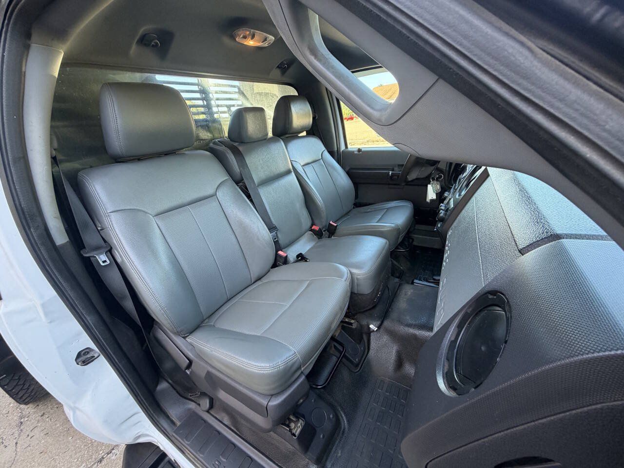 Used 2014 Ford F550 4x4 Regular Cab Super Duty image 30