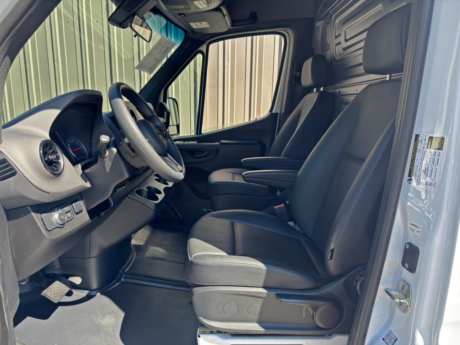 Used 2023 Mercedes-Benz Sprinter 2500 image 14
