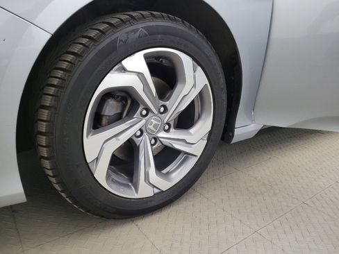 Used 2018 Honda Accord EX image 31