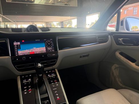 Certified 2023 Porsche Macan AWD/4WD image 14
