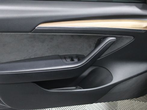 Used 2021 Tesla Model 3 Standard Range Plus RWD image 3