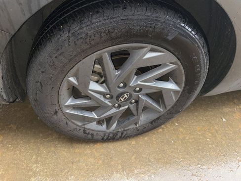 Used 2024 Hyundai Elantra SEL image 6