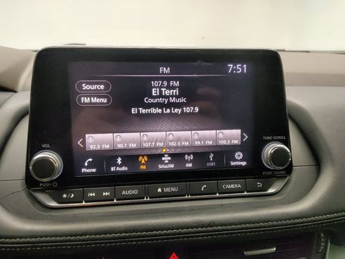 Used 2021 Nissan Rogue SV image 25