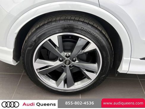 Used 2025 Audi Q4 e-tron Prestige image 8