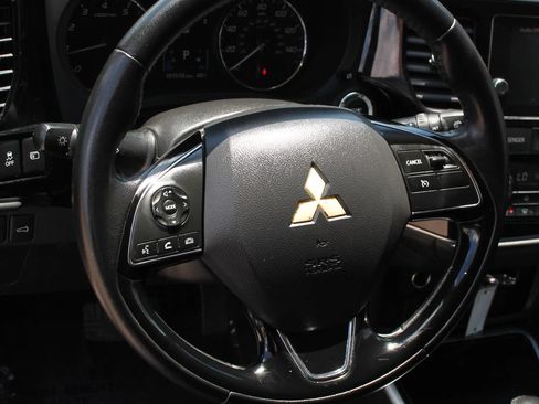 Used 2017 Mitsubishi Outlander SEL FWD image 13