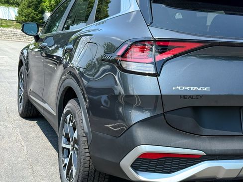 Used 2023 Kia Sportage EX AWD/4WD image 9