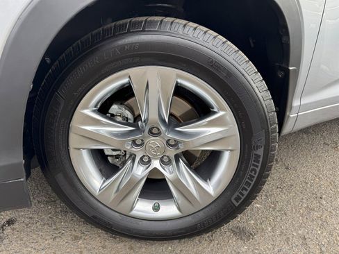 Used 2015 Toyota Highlander Limited w/ Driver Technology Package image 37