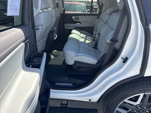 Used 2025 Ford Expedition Platinum w/ Platinum Ultimate Package AWD/4WD image 30