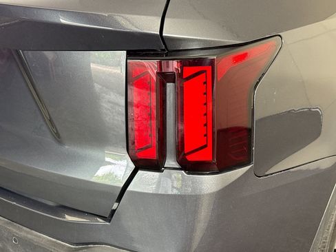 Used 2024 Kia Sorento S image 34