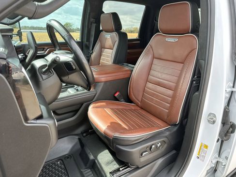 Used 2024 GMC Sierra 2500 Denali Ultimate image 11