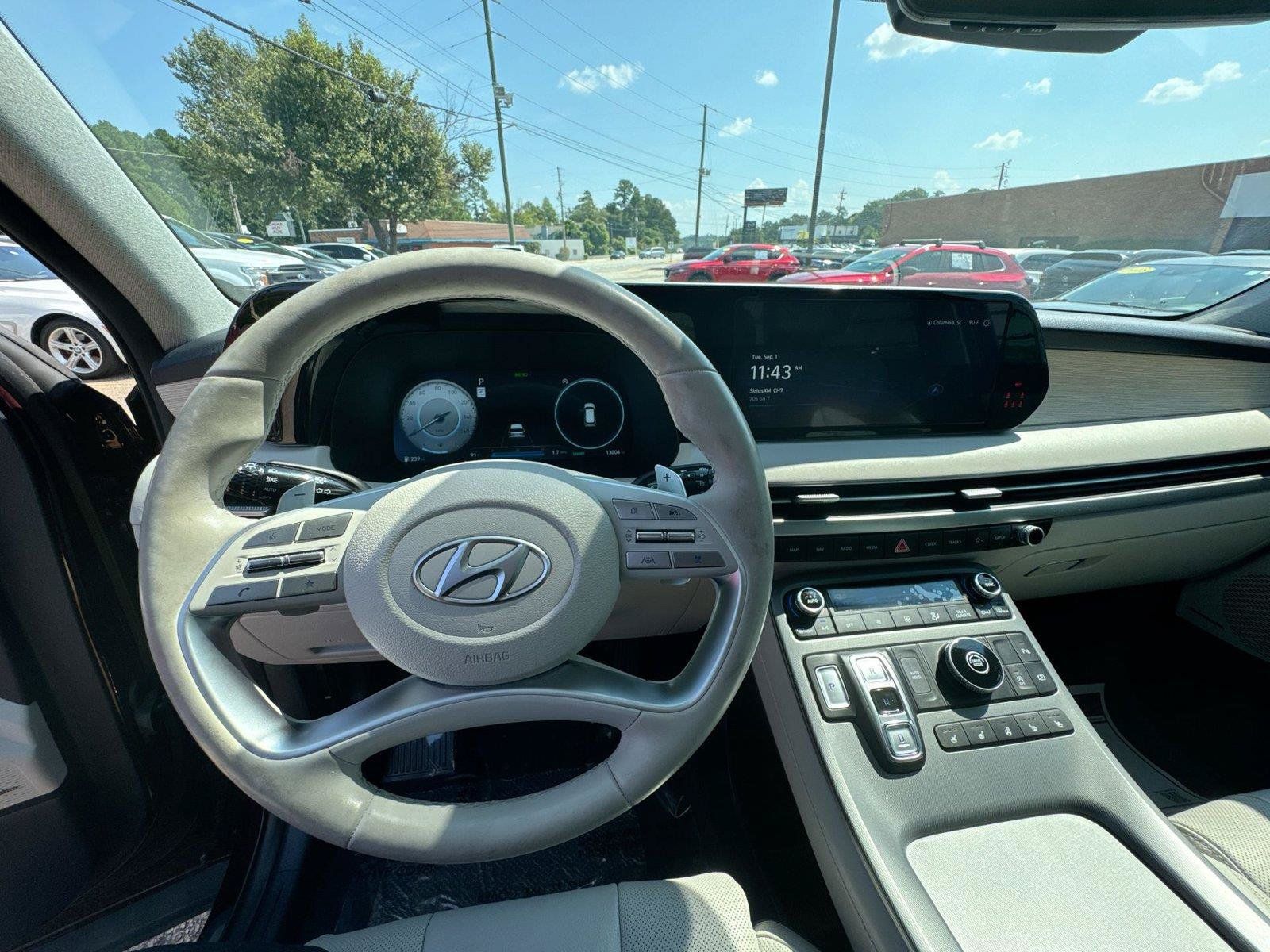 Used 2024 Hyundai Palisade Limited FWD image 2