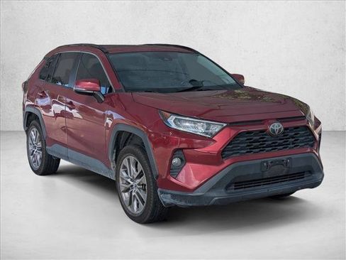 Used 2020 Toyota RAV4 XLE Premium FWD image 3