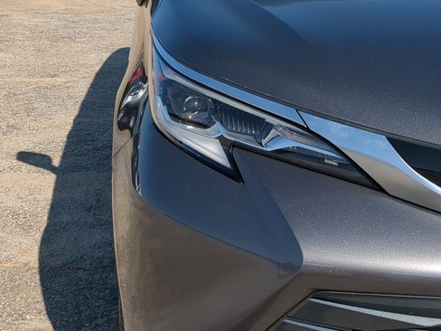 Used 2023 Toyota Sienna Platinum FWD image 8