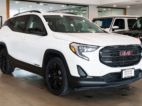 Used 2021 GMC Terrain SLE w/ Elevation Edition AWD/4WD image 2