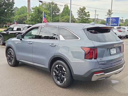 Used 2024 Kia Sorento S w/ Panoramic Sunroof Package FWD image 5