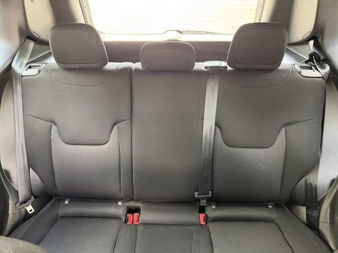 Used 2023 Jeep Renegade Latitude AWD/4WD image 27