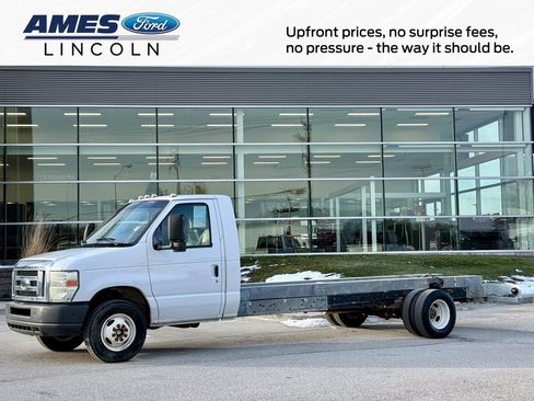 Used 2011 Ford E-450 and Econoline 450 Super Duty image 1