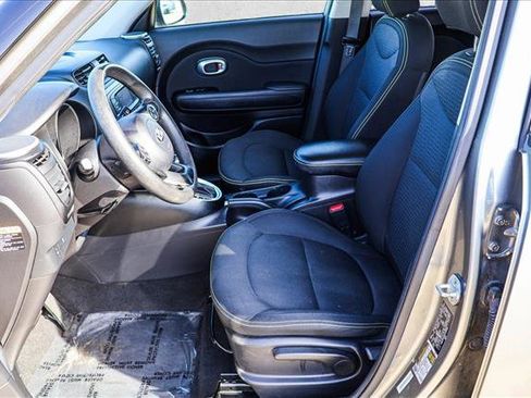 Used 2015 Kia Soul + image 10