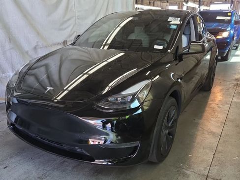Used 2025 Tesla Model Y Long Range RWD image 4