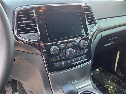 Used 2022 Jeep Grand Cherokee Laredo X image 15