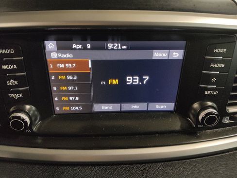 Used 2020 Kia Sorento LX image 25