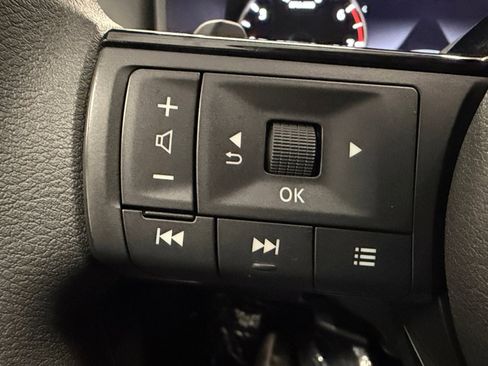 Used 2023 Nissan Rogue SV image 17