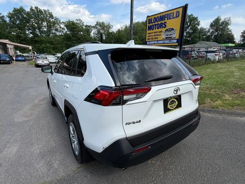 Used 2021 Toyota RAV4 LE AWD/4WD image 3