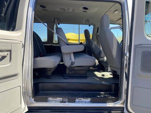 Used 2009 Ford E-350 and Econoline 350 XLT image 29