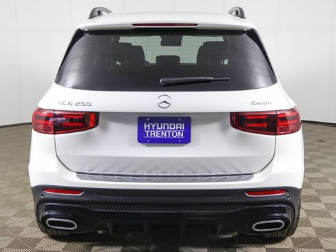 Used 2025 Mercedes-Benz GLB 250 4MATIC image 10