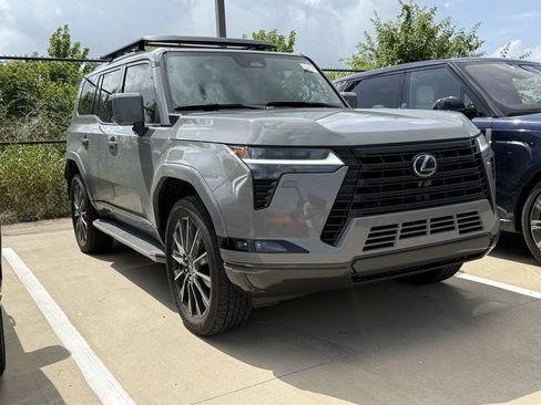 Used 2024 Lexus GX 550 w/ Accessory Package (31) AWD/4WD image 3