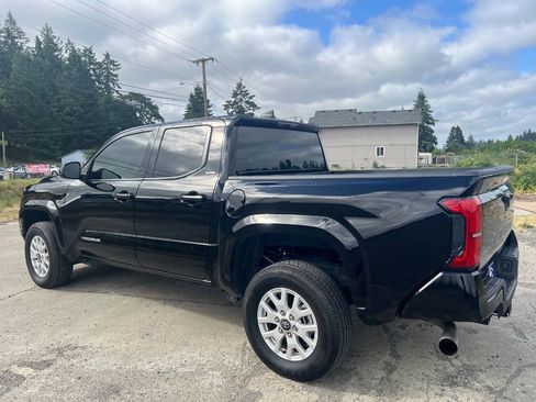 Used 2025 Toyota Tacoma SR5 RWD image 46