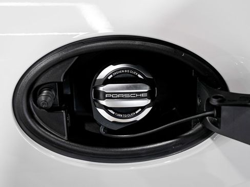 Used 2022 Porsche 718 Boxster Spyder RWD image 37
