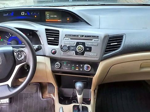 Used 2012 Honda Civic LX image 2