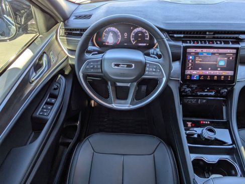 New 2025 Jeep Grand Cherokee Limited image 17