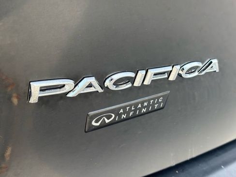 Used 2023 Chrysler Pacifica Touring-L image 16