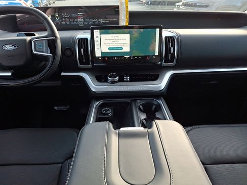 New 2025 Ford Expedition Platinum w/ Driver's Package image 10