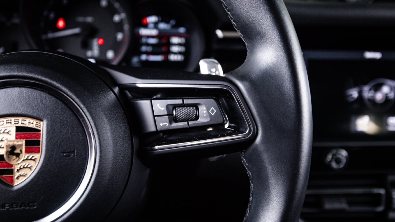 Certified 2023 Porsche Macan AWD/4WD image 16